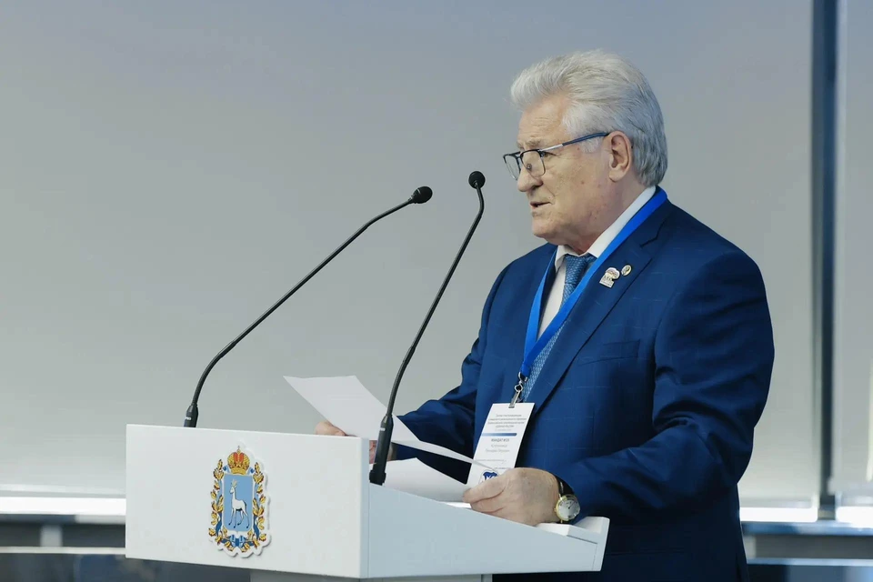 Геннадий Котельников поблагодарил губернатора Вячеслава Федорищева и всех коллег за совместную работу. Фото: пресс-служба «ЕР»