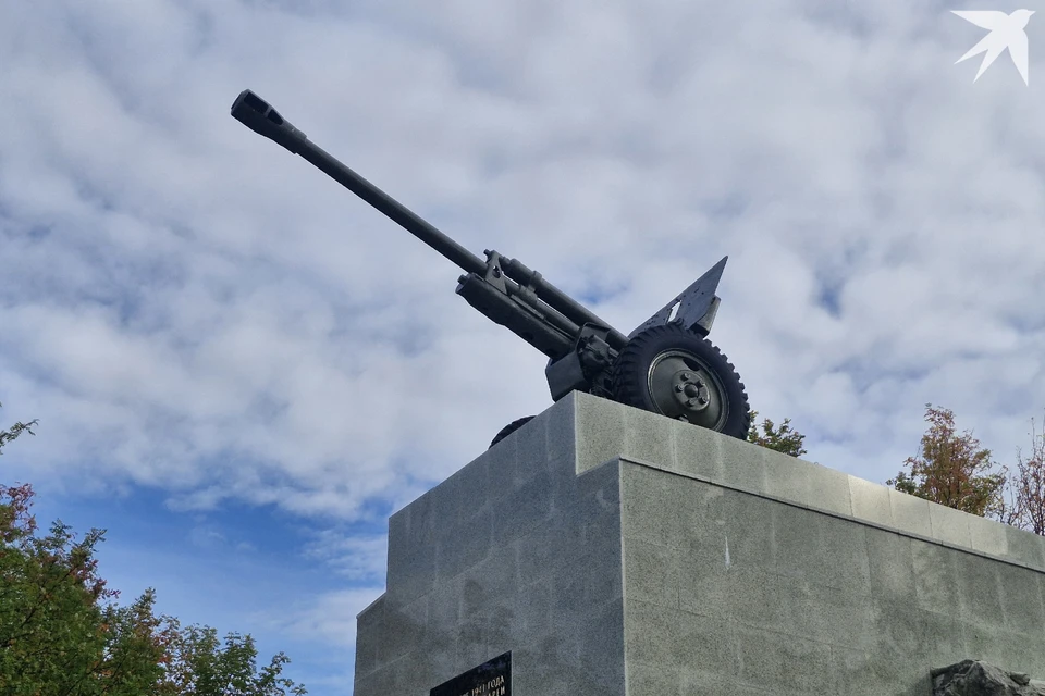 Почтить память бойцов пришли представители власти, ветераны, волонтеры и другие жители города.