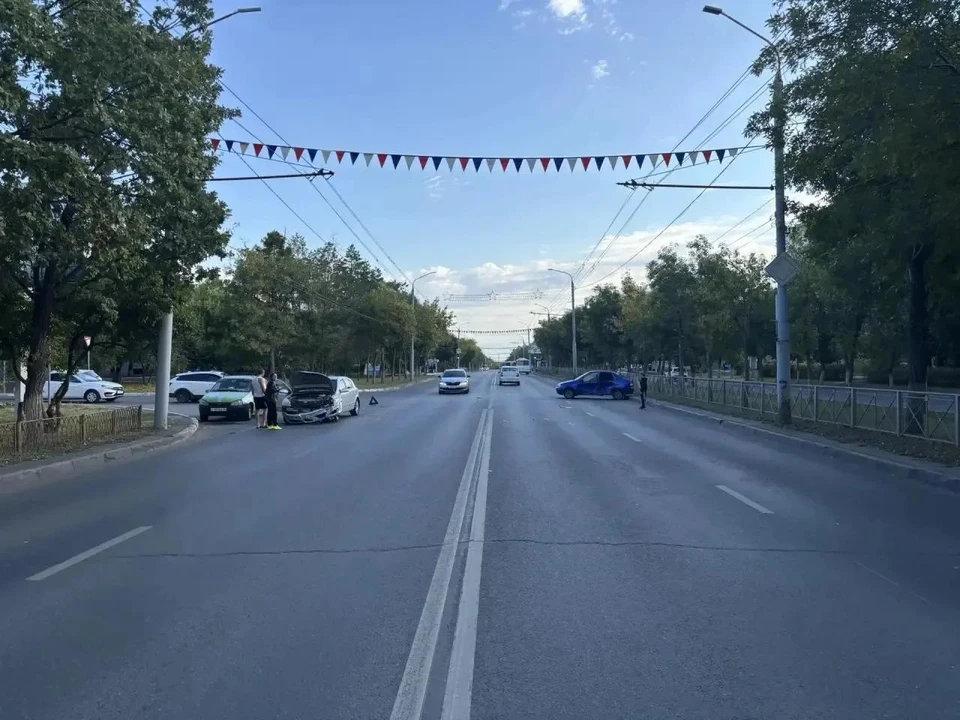 Сотрудники полиции проводят проверку