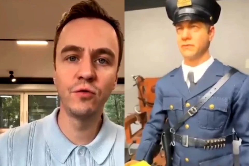Иван Абрамов и та самая фигурка персонажа Тома Хэнкса. Скриншот видео из соцсетей Ивана Абрамова