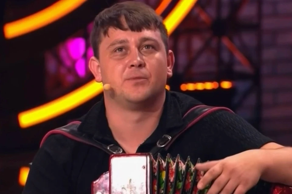 Житель Ессентуков Александр Фоминых стал гостем шоу Андрея Малахова «Песни от всей души». Фото: стоп-кадр телеканал «Россия-1»