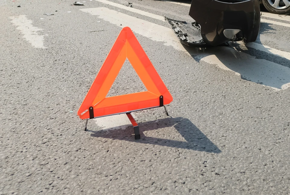Авария произошла днем в субботу.