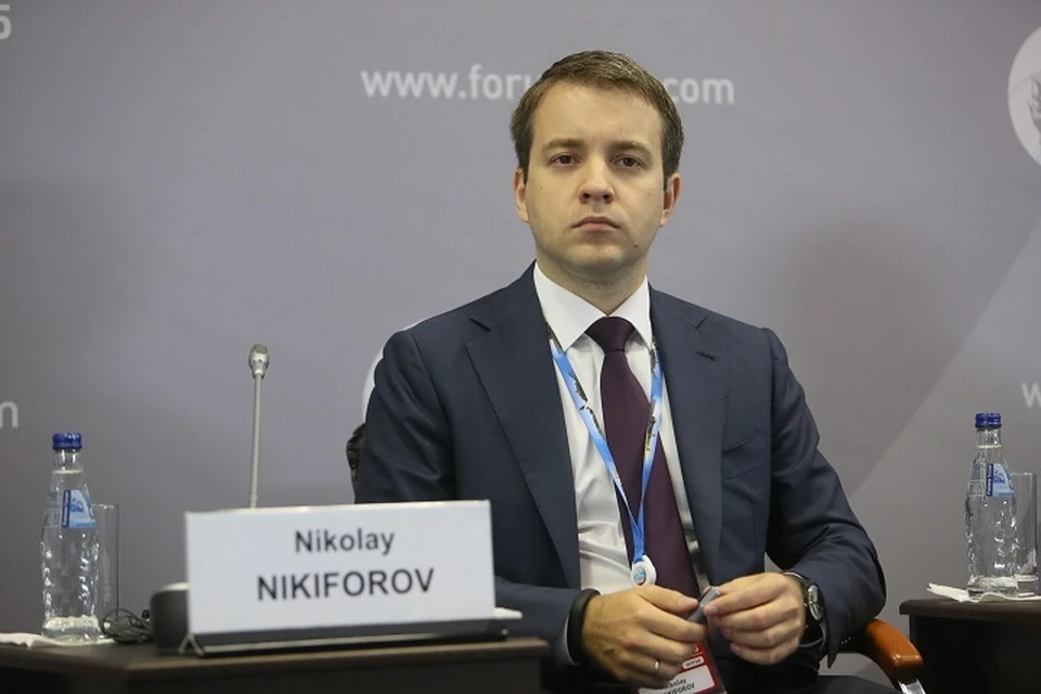 Сам бывший глава федерального ведомства мог скрыться за границей.