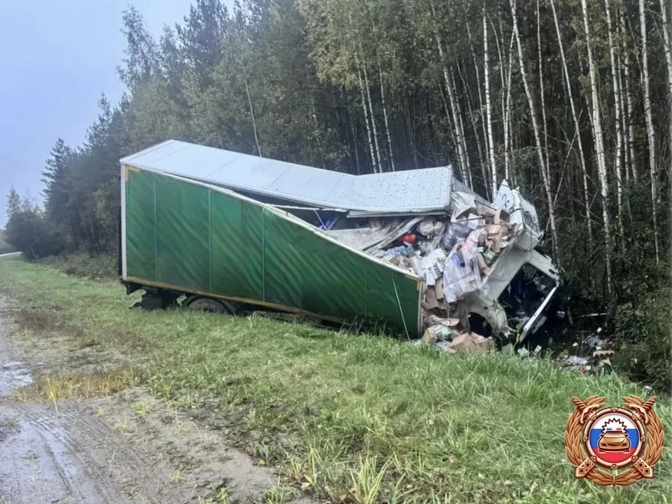 Водитель легкового автомобиля скончался от полученных травм до приезда медиков. Фото: Госавтоинспекция Тверской области.