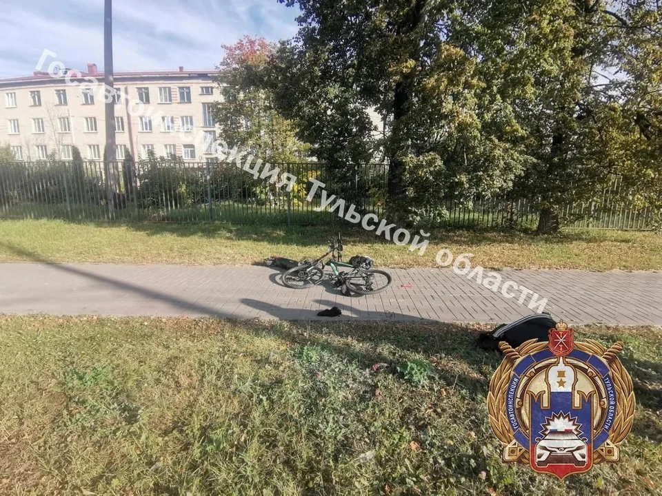В Новомосковске два подростка попали в больницу после столкновения электросамоката и велосипеда.