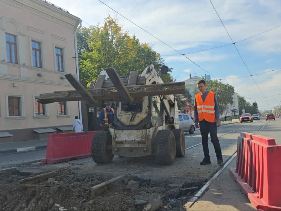 В Ульяновске на Спасской и Ленина разложили согнутые заранее трамвайные рельсы