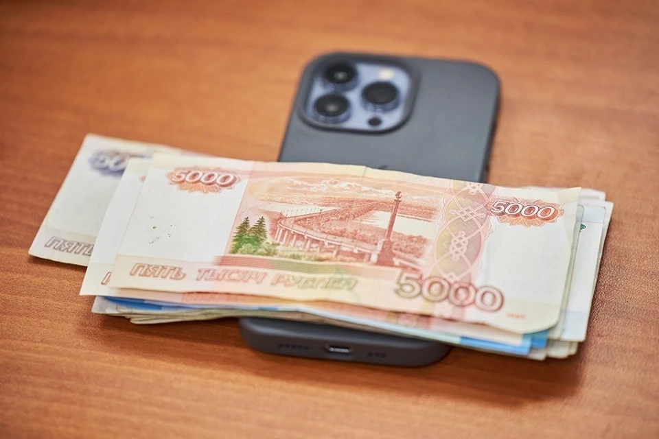 Сообщник мошенников из Астрахани вернет 330 тысяч рублей жительнице Приморья