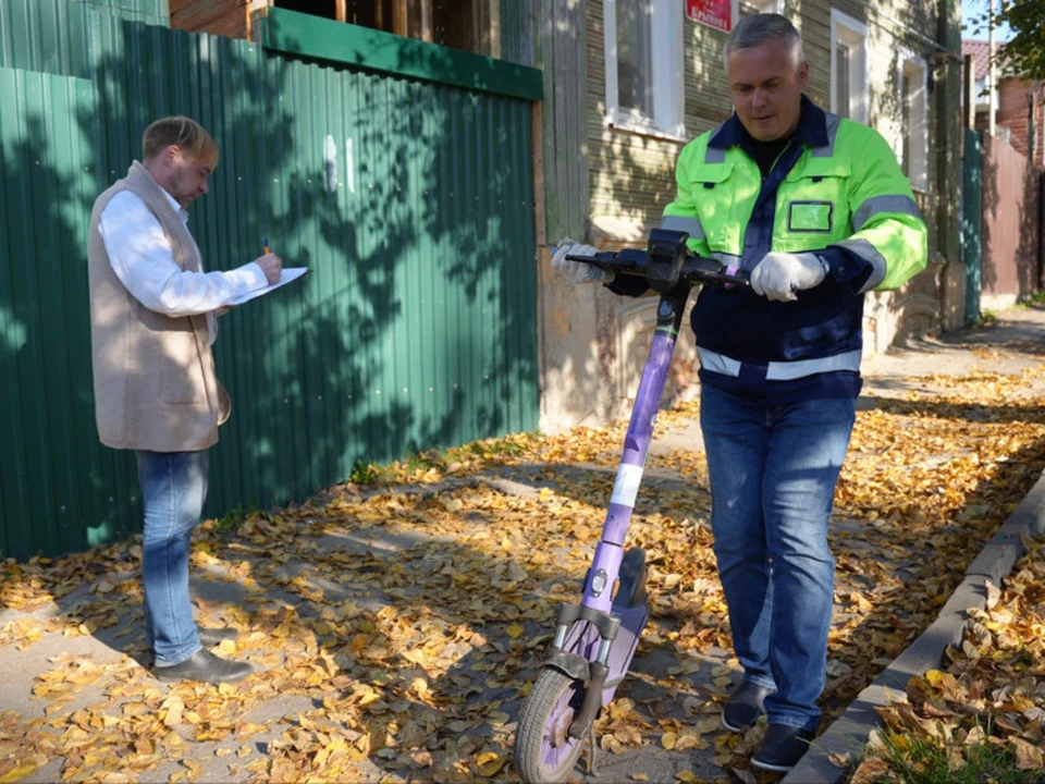 В Ульяновске с улиц эвакуировали первые два брошенных самоката | ФОТО: администрация Ульяновска