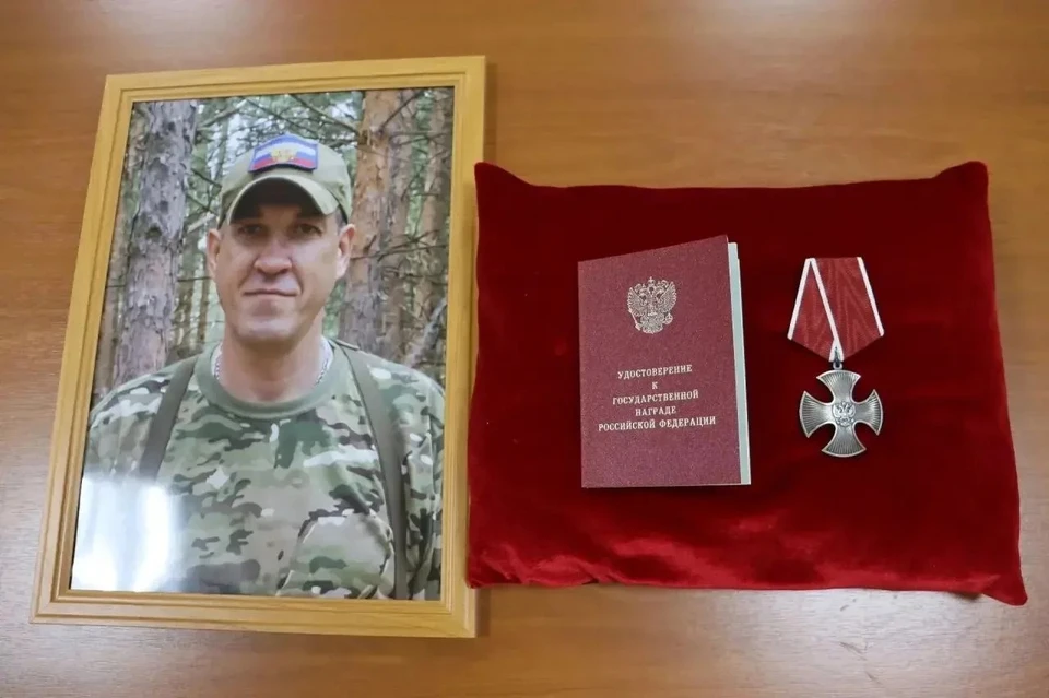 В мирное время он трудился дорожным рабочим на бетонном заводе