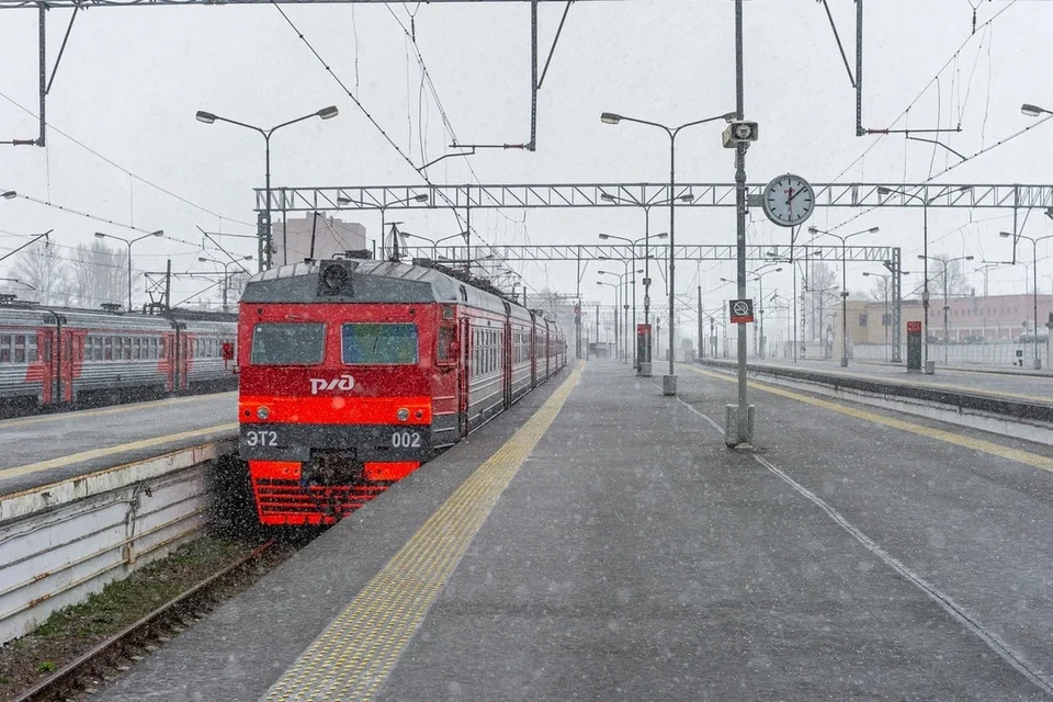 Два пригородных поезда в Новосибирской области временно будут ходить по новому графику.
