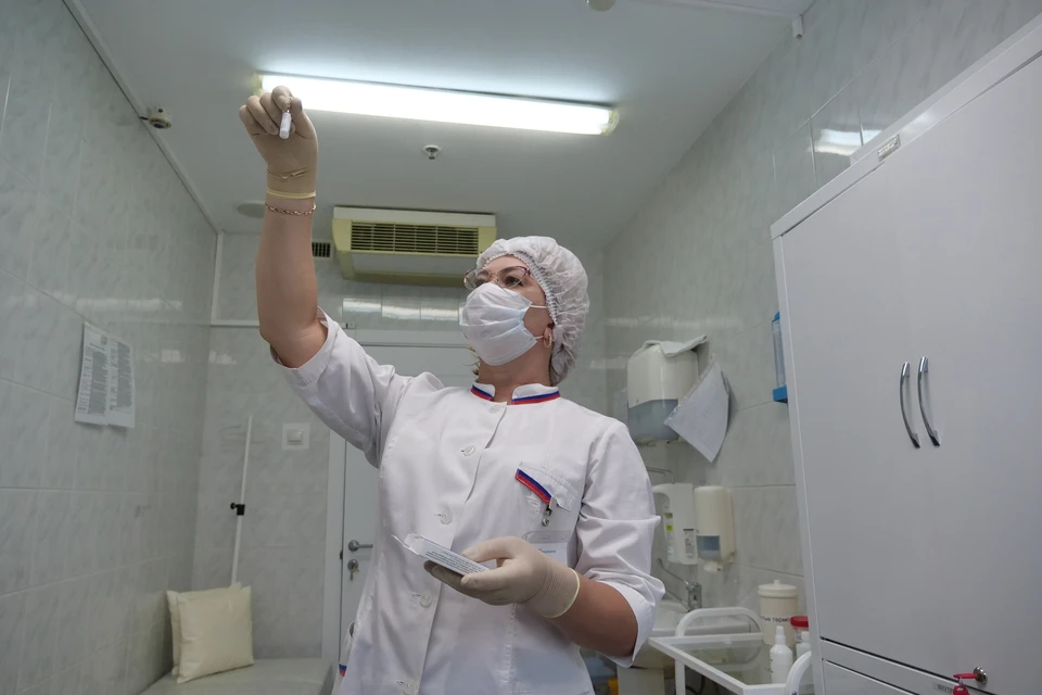 Вакцинацию проводят для создания коллективного иммунитета.
