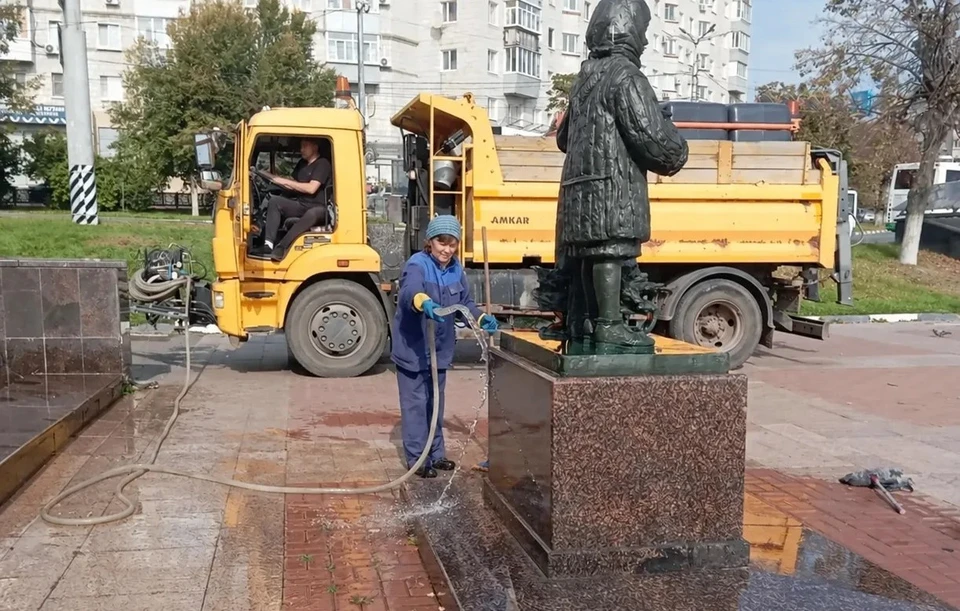 В Ульяновске отмыли памятник «Дети войны» | ФОТО: Городской центр по благоустройству и озеленению