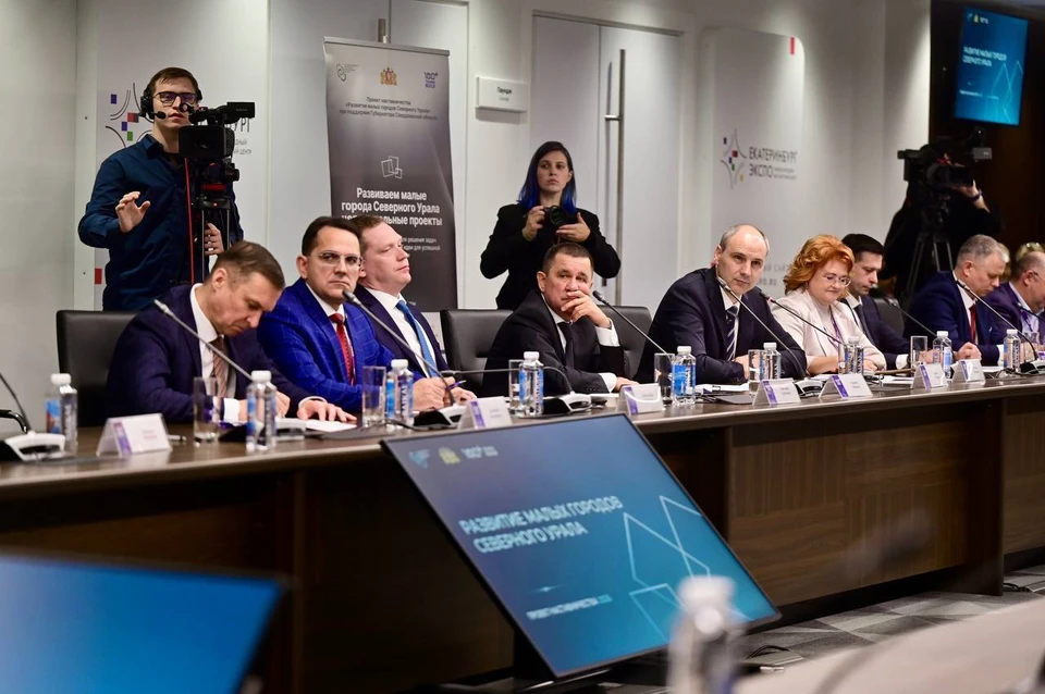 Глава региона отметил, что работы уральской молодежи могут лечь в основу проектов благоустройства, развития социальной и туристической инфраструктуры муниципалитетов. Фото: департамент информационной политики Свердловской области