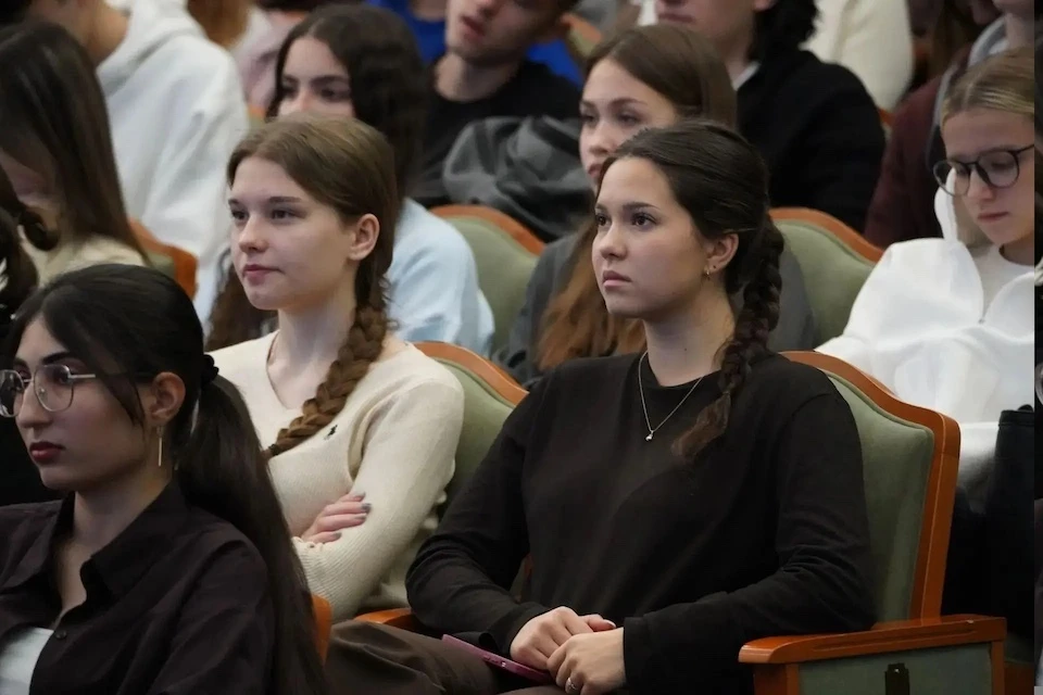 Сотрудники киберполиции провели встречу со студентами и преподавателями Тверского медуниверситета. Фото: МВД Тверской области.