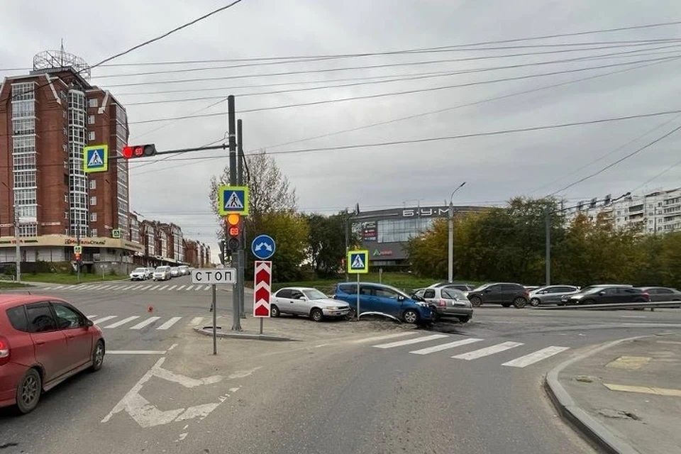 Водитель пострадала в тройном ДТП на улице Академической в Иркутске. Фото: Госавтоинспекция Иркутска.