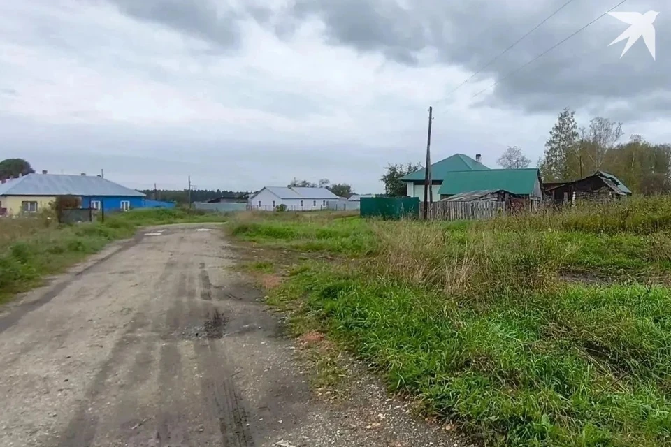 Жители села вынуждены были провожать детей в школу с фонариками. Фото: Анастасия Маслова