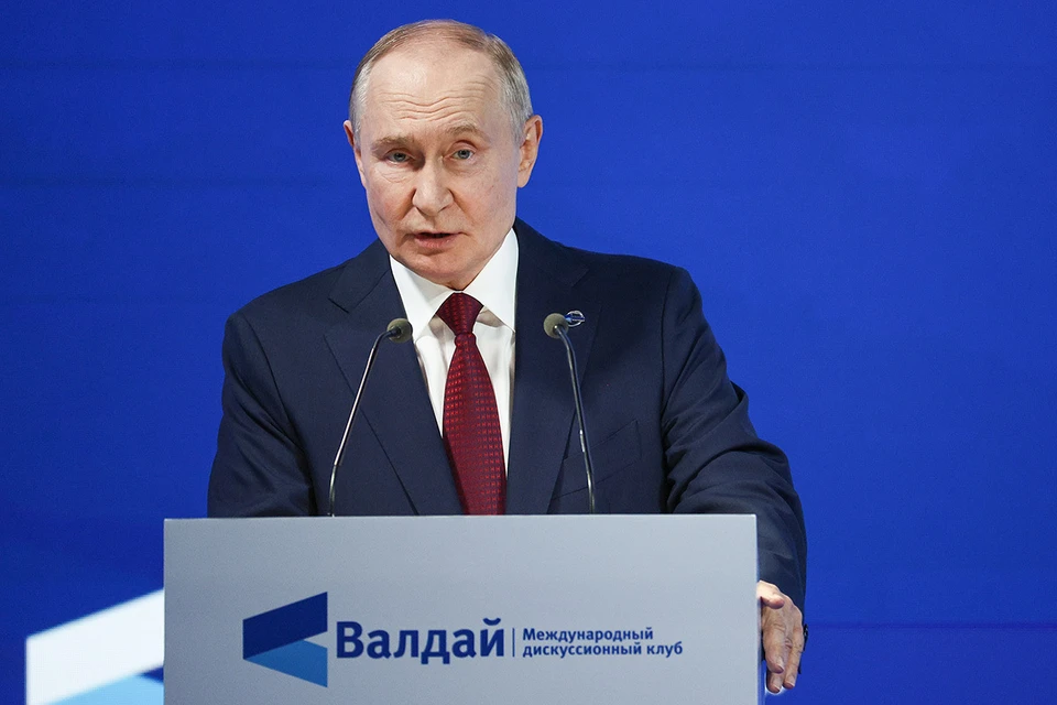 Владимир Путин на заседании международного дискуссионного клуба «Валдай» ответил на вопрос о предупреждении российской стороны: в случае блокады Калининградской области возможно применение любых средств, которые есть у России. Фото: Сергей Булкин/ТАСС