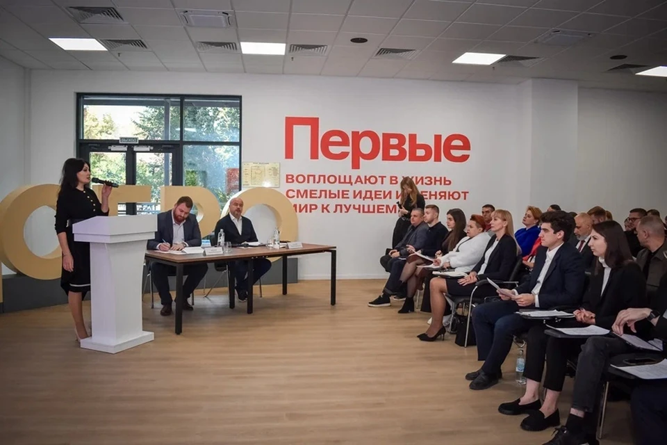 В ДНР обсудили развитие добровольчества (волонтерства). Фото: Минмол ДНР