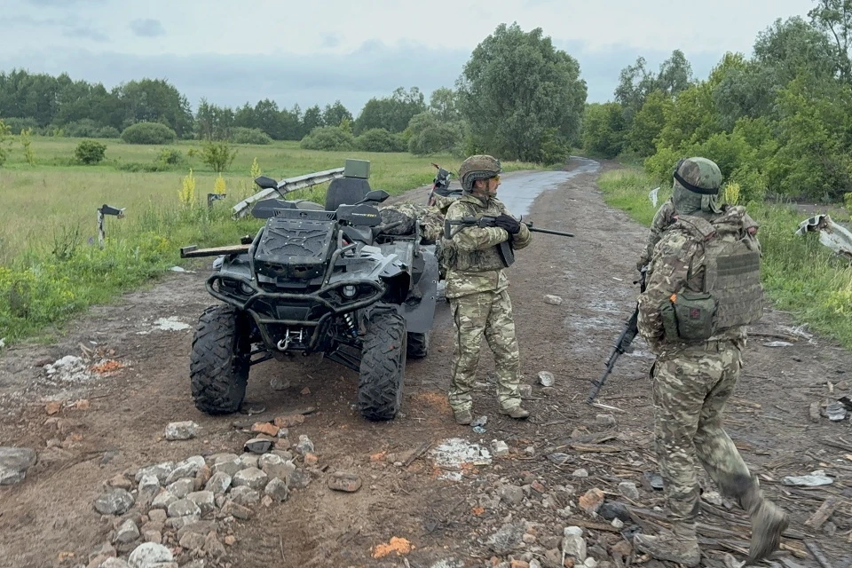 ВС России освободили спорткомплекс и стадионом в Доброполье