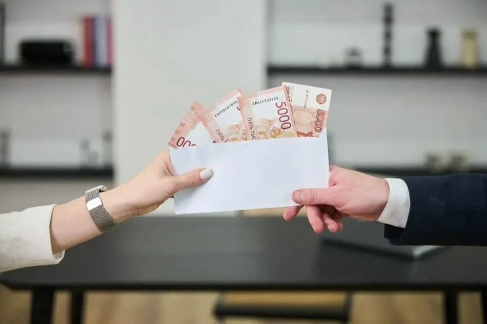 Жертвы передали мошеннице от 500 тысяч до 4,1 миллиона рублей.