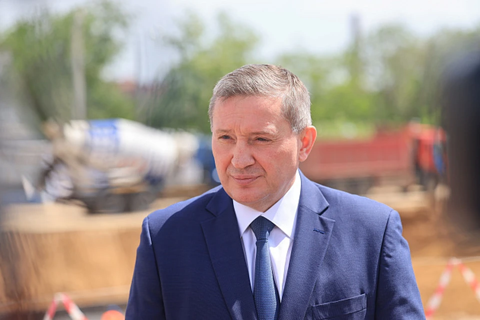Губернатор решил сократить расходы на чиновников. Фото: АВО