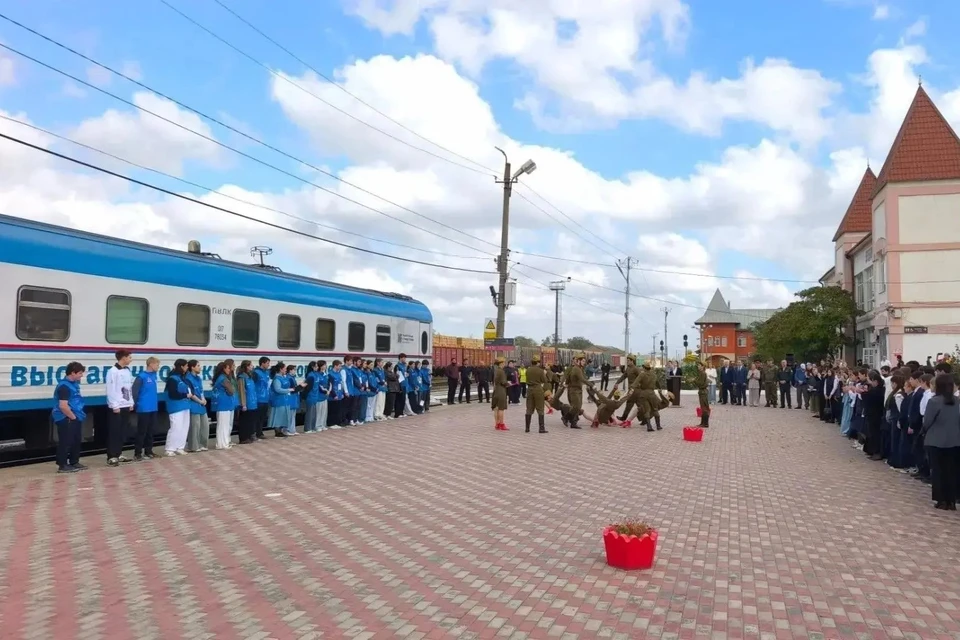 "Поезд Победы" в Кизляре встретили сотни горожан. Фото: предоставлено "КП"