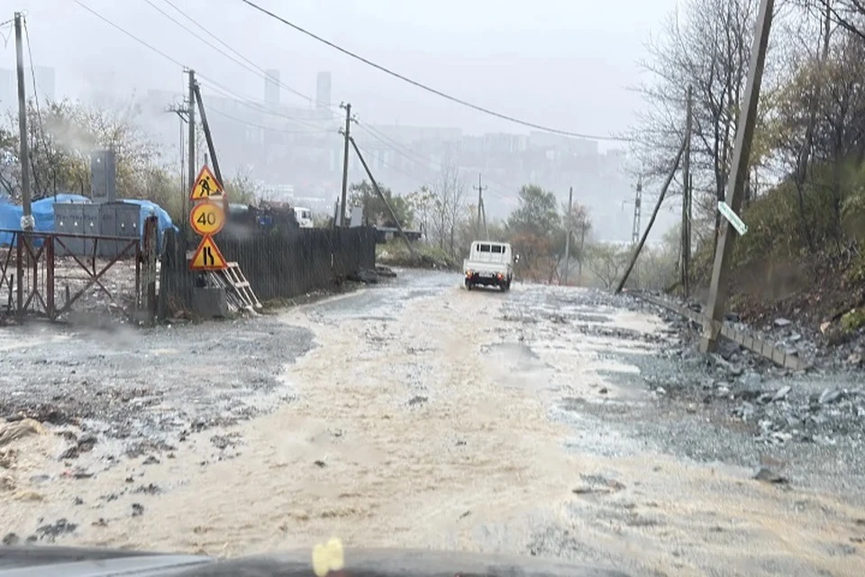 Транспортное сообщение сохраняется на всех дорогах Приморья в непогоду