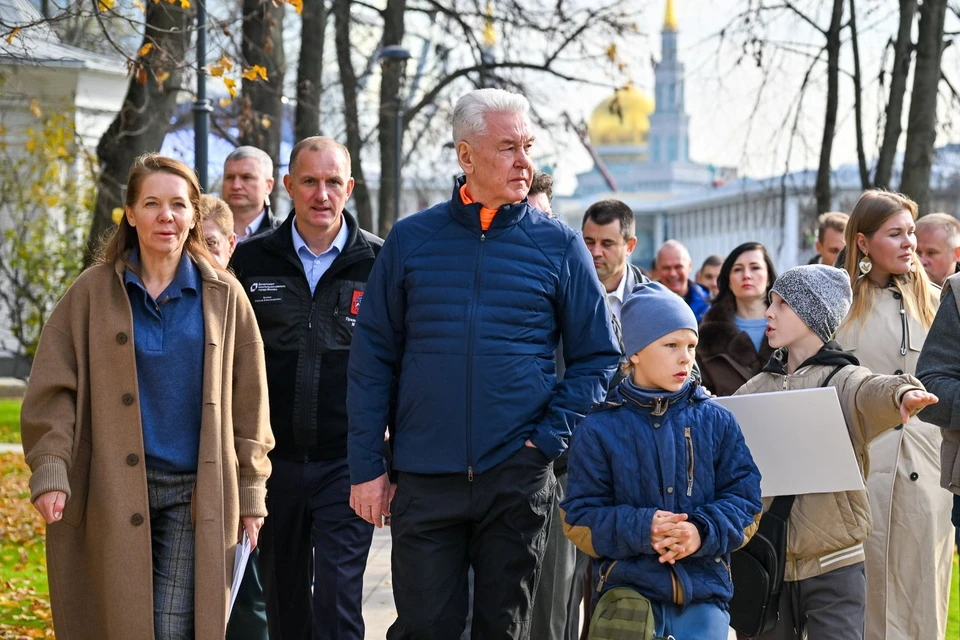 Мэр Москвы Сергей Собянин проверил, как идет благоустройство Екатерининского парка. Фото: Максим Мишин / Пресс-служба Мэра и Правительства Москвы.