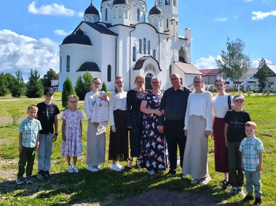Большая дружная семья