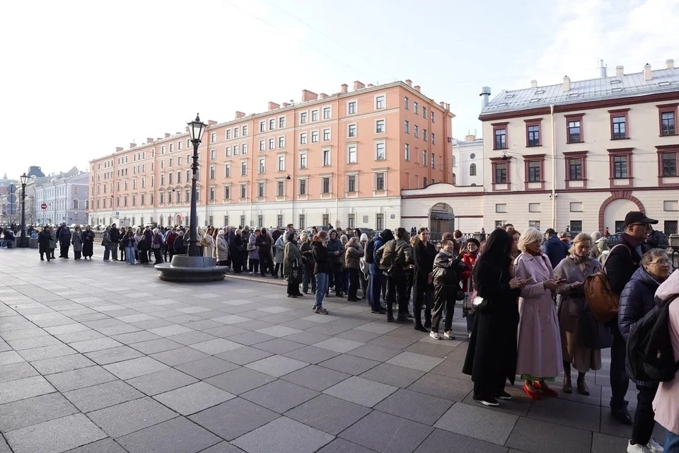 В Петербурге образовалась очередь на выставку Айвазовского. Фото: Русский музей