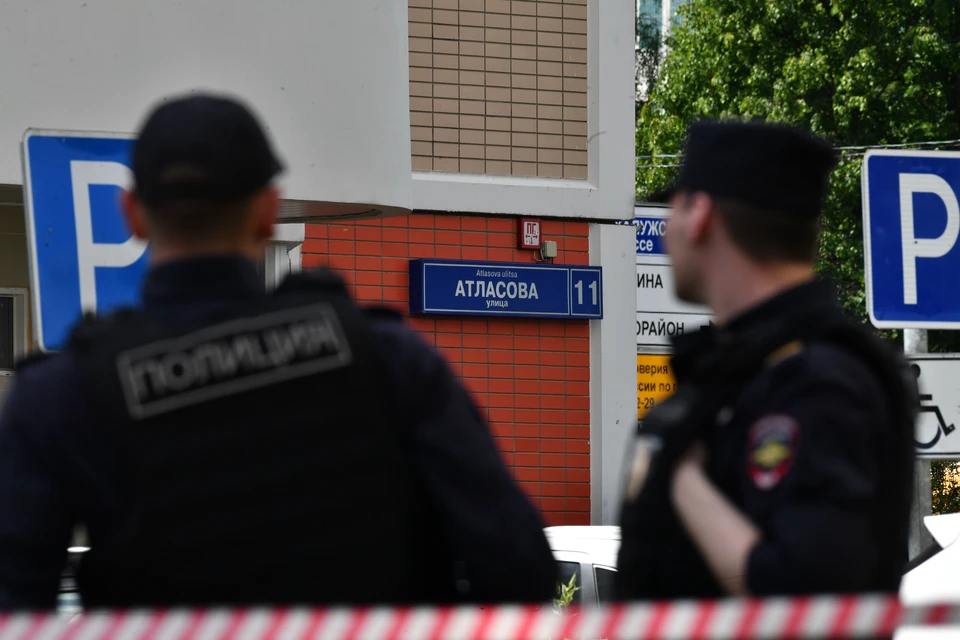 Пьяный юбиляр разбил входную дверь бара на проспекте Дежнева в Москве