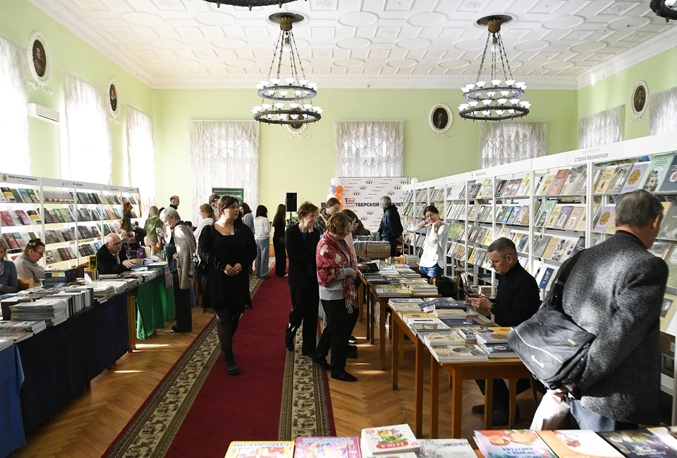 Конечно же, проводилась и книжная ярмарка. Фото: Оксана СТРЫГИНА/ПТО