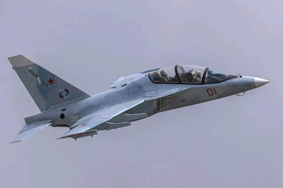 Як-130М получил «умные» боеприпасы: Истребитель теперь способен бить и днем, и ночью. Фото: Сергей Булкин/NEWS.ru/Global Look Press