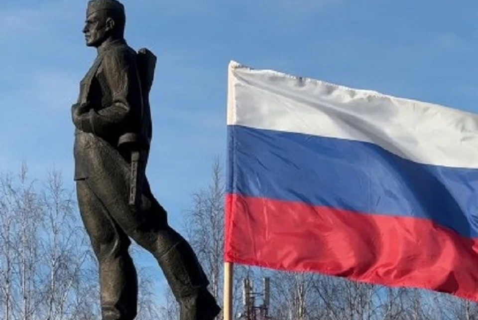 Отремонтированный монумент был торжественно открыт властями. Фото: скриншот видео