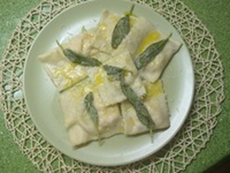 Равиоли с лососем и сыром маскарпоне