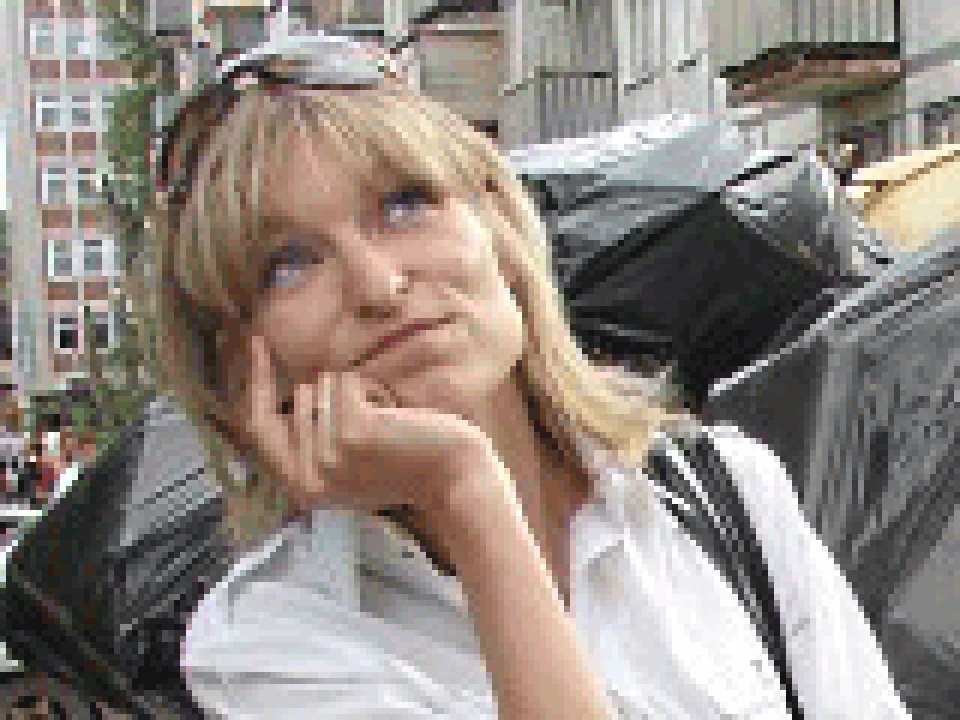 - Лучше я на пляж пойду, дядю-спонсора найду!