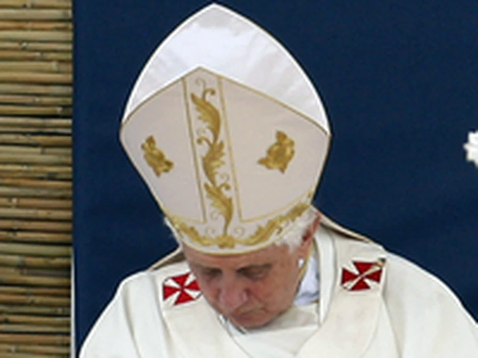 Папа римский украина белый флаг. Папа Римский педофилизм. Папа Римский благословляет солдат. Папа Римский кролик. Папа Римский благословляет укрофашистов.
