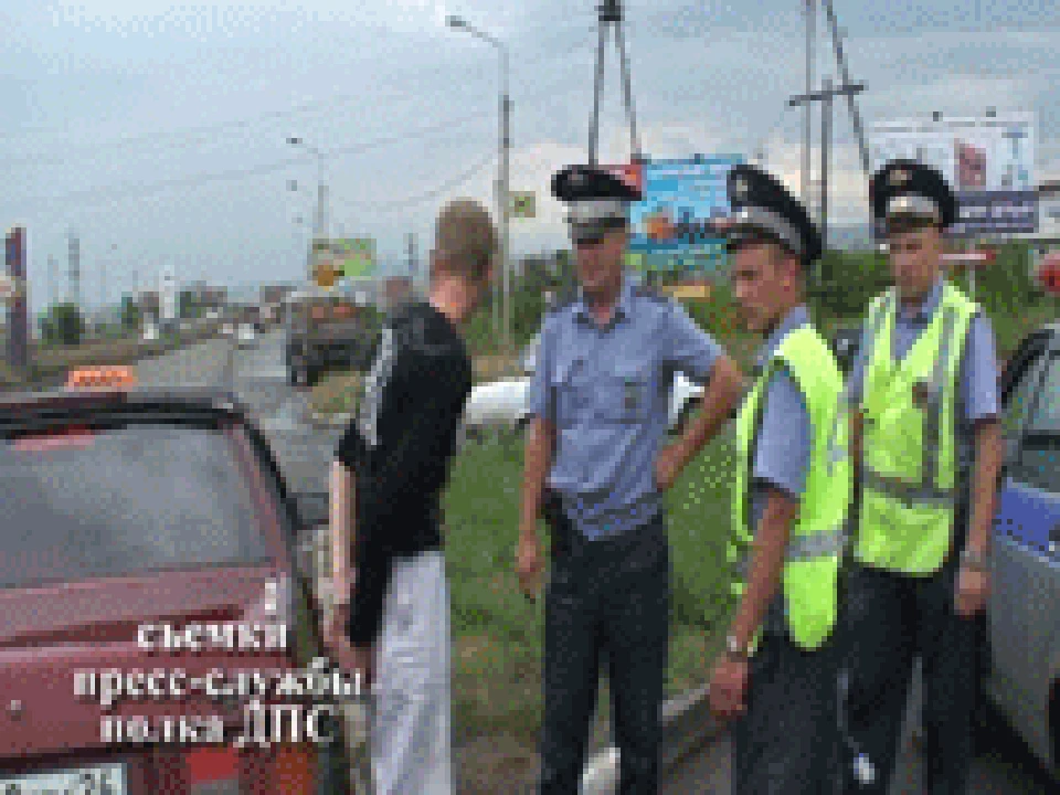 Красноярские милиционеры задержали крупную партию наркотиков. Фото предоставлено пресс-службой ДПС
