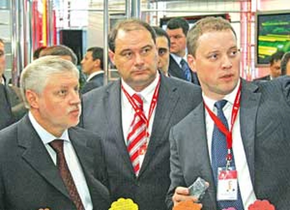 Дмитрий Котенко рассказал врио губернатора Иркутской области игорю Есиповскому и председателю Совета Федерации Сергею Миронову о солнечном кремнии.