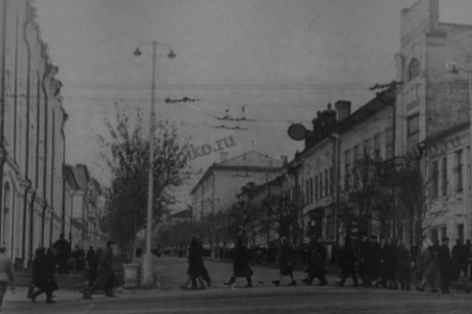 Ленина улица московская. Улица Ленина в Кирове в 1918. Улица Ленина Киров в 1960 году. Вятка улица Московская на Запад от Ленина. Улица Ленина в 1980 КИРОВВ.