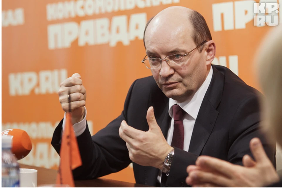 В редакции "КП" Александр Мишарин полтора часа отвечал на вопросы журналистов и читателей.