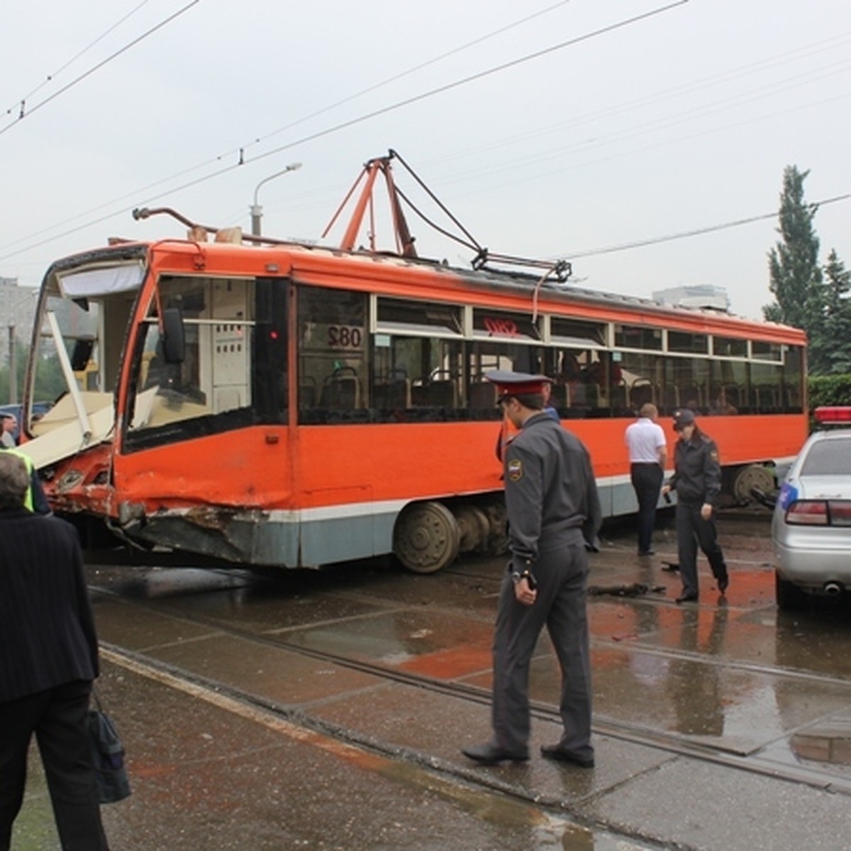 Основные версии крупного ДТП в центре Перми с участием трамвая, автобуса и  двух иномарок: В трамвае произошло замыкание или отказала система  управления - KP.RU