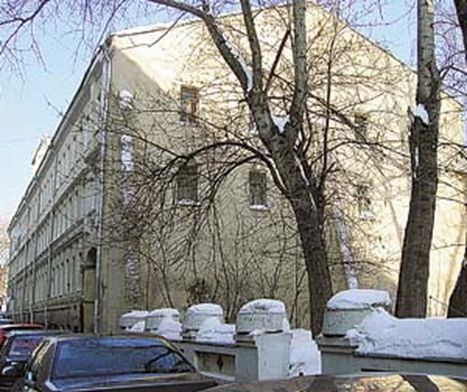 Жители этого дома не любят говорить о его аномальности.