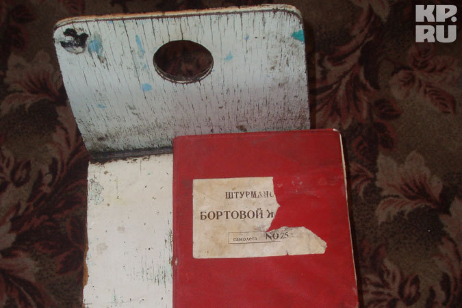 После пожара, среди рухнувших стен кузбасский парень нашел старую папку - бортовой журнал Чкалова, о полете через Северный полюс.