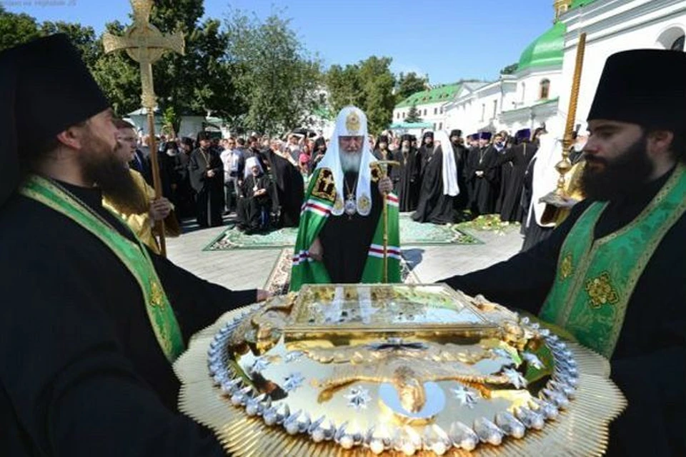 Патриарха Кирилла встречали главной иконой Киево-Печерской лавры - «Успение Богородицы».