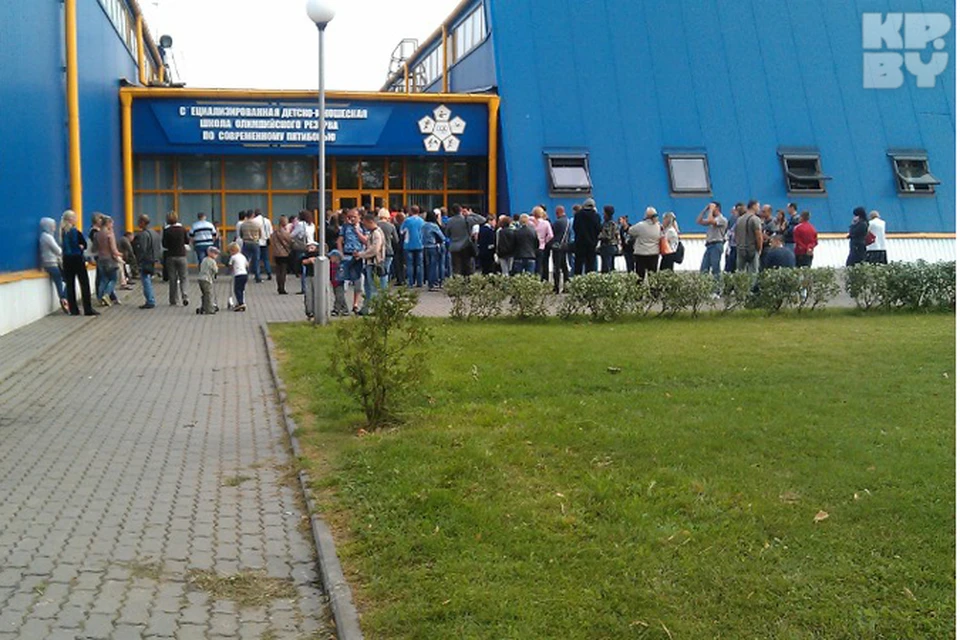Очередь за абонементом в бассейн минчане занимают в три ночи