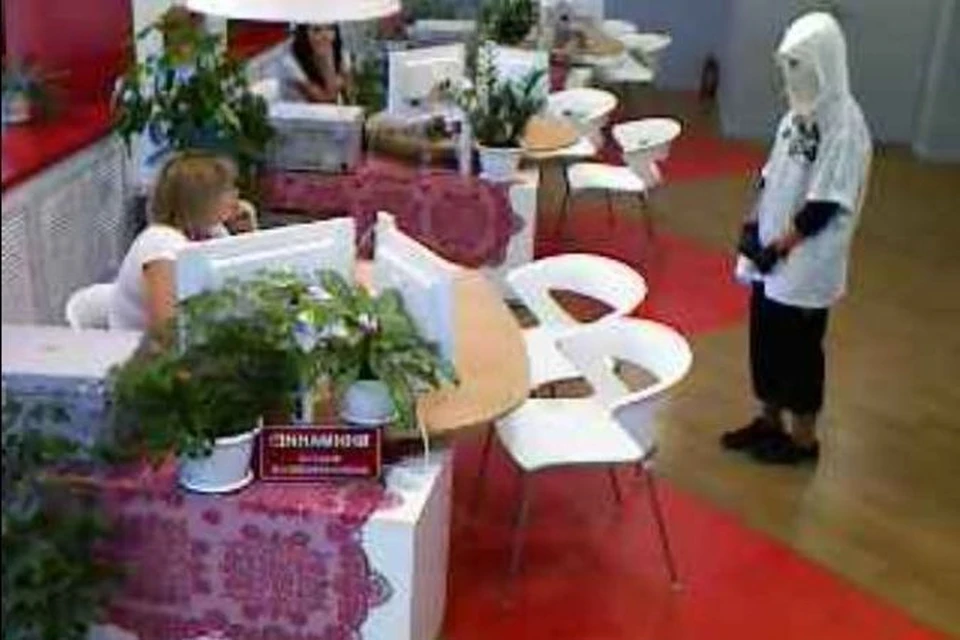 Отличница из Ижевска, которая за один день «прославилась» на всю Россию попыткой ограбления банка, не пришла в школу.