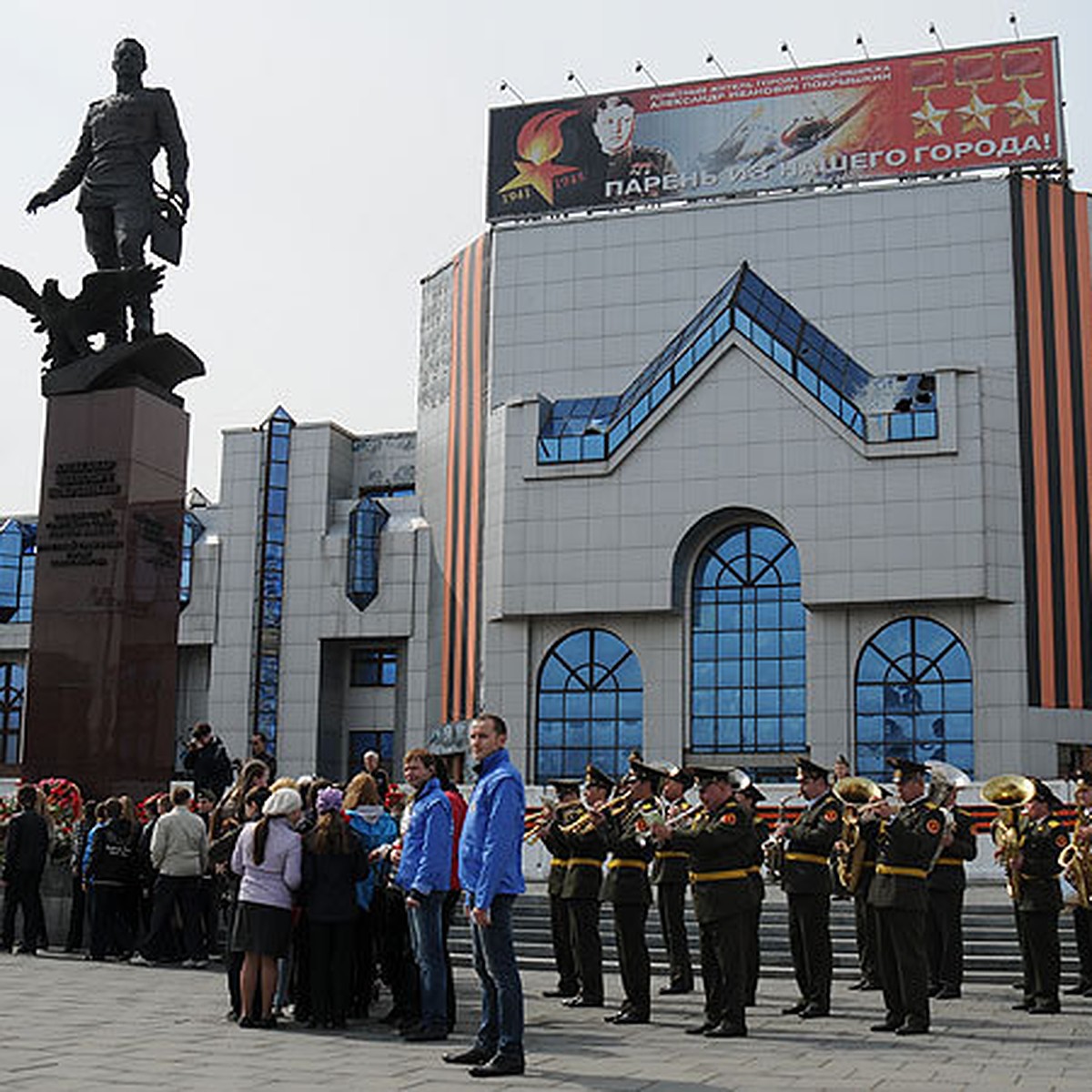 В Новосибирске снесут ДК «Сибсельмаш» ради торгово-развлекательного центра  - KP.RU