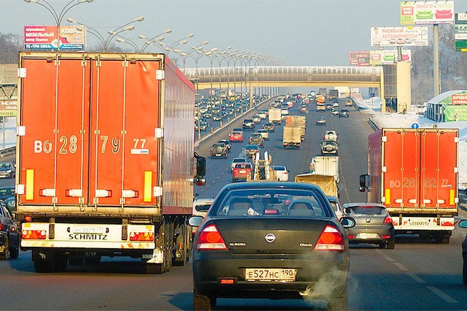 С 1 февраля 2013 года грузовикам запретят передвигаться по МКАД