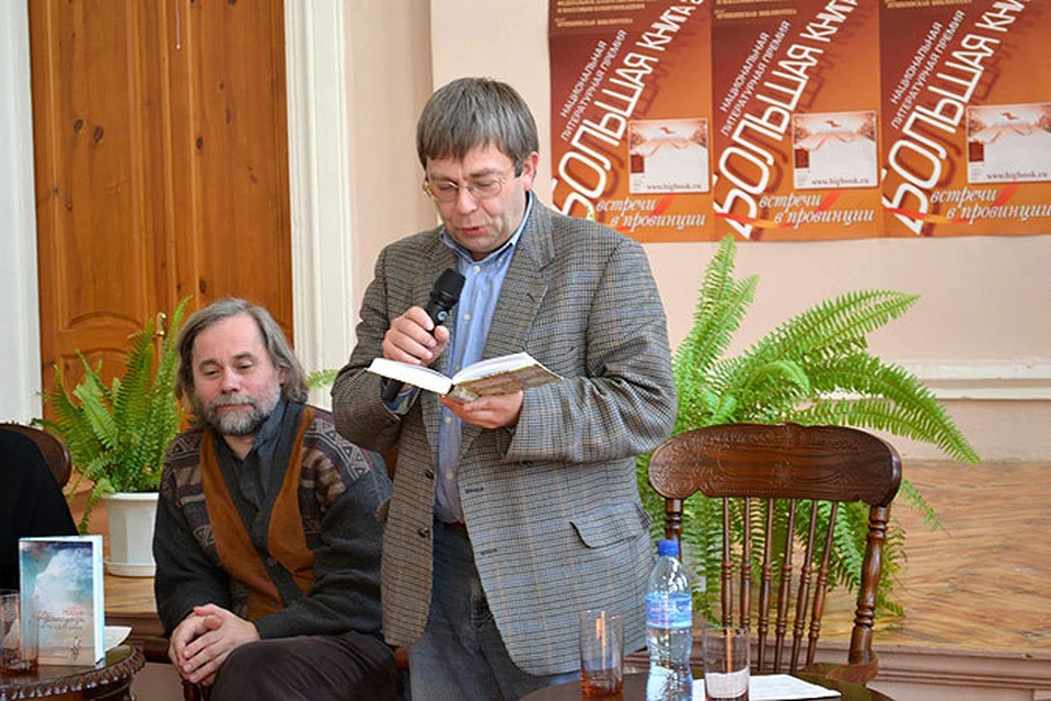 Максим Аверин прочел смолянам свои стихи.